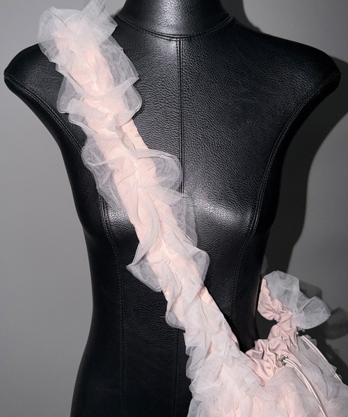 me+em select(ミームセレクト)の「【 2color 】チュールフリル巾着ミニショルダーバッグ/ tulle frill drawstring mini shoulder bag(ショルダーバッグ・レディース・ブラック/ピンク・FREE)」の12枚目の写真