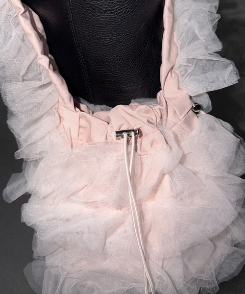 me+em select(ミームセレクト)の「【 2color 】チュールフリル巾着ミニショルダーバッグ/ tulle frill drawstring mini shoulder bag(ショルダーバッグ・レディース・ブラック/ピンク・FREE)」の15枚目の写真
