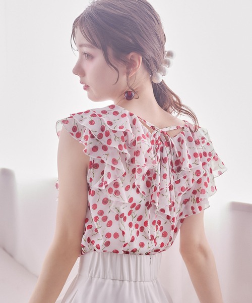 tocco closet(トッコ クローゼット)の「インナー付きチェリープリントラッフルフリルブラウス(シャツ/ブラウス・レディース・ブラック/オフホワイト・M)」の7枚目の写真