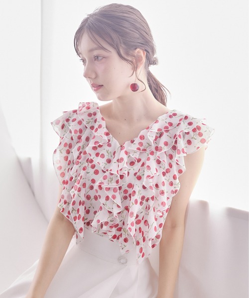 tocco closet(トッコ クローゼット)の「インナー付きチェリープリントラッフルフリルブラウス(シャツ/ブラウス・レディース・ブラック/オフホワイト・M)」の5枚目の写真