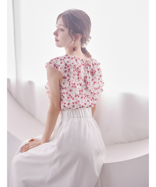 tocco closet(トッコ クローゼット)の「インナー付きチェリープリントラッフルフリルブラウス(シャツ/ブラウス・レディース・ブラック/オフホワイト・M)」の6枚目の写真