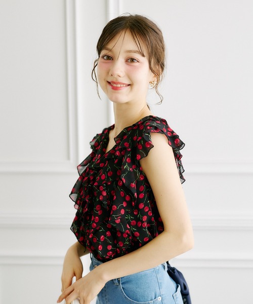 tocco closet(トッコ クローゼット)の「インナー付きチェリープリントラッフルフリルブラウス(シャツ/ブラウス・レディース・ブラック/オフホワイト・M)」の11枚目の写真