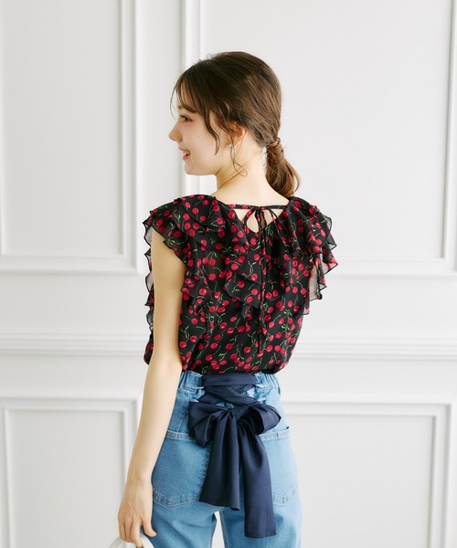 tocco closet(トッコ クローゼット)の「インナー付きチェリープリントラッフルフリルブラウス(シャツ/ブラウス・レディース・ブラック/オフホワイト・M)」の13枚目の写真
