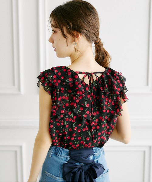 tocco closet(トッコ クローゼット)の「インナー付きチェリープリントラッフルフリルブラウス(シャツ/ブラウス・レディース・ブラック/オフホワイト・M)」の14枚目の写真