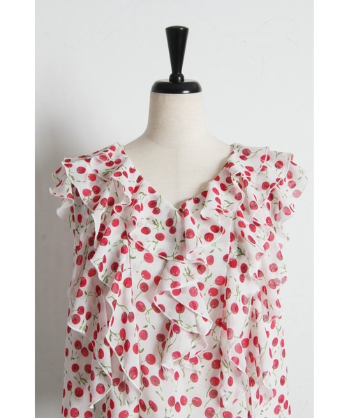 tocco closet(トッコ クローゼット)の「インナー付きチェリープリントラッフルフリルブラウス(シャツ/ブラウス・レディース・ブラック/オフホワイト・M)」の22枚目の写真