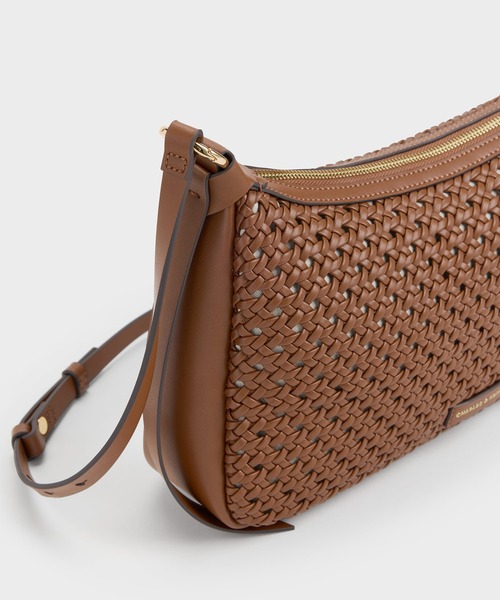CHARLES & KEITH（チャールズ & キース）の「Calla カルラ ウーブン ショルダーバッグ（ショルダーバッグ・レディース・チョコ/クリーム/ブラック・M）」の11枚目の写真