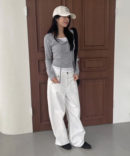 UNE MANSION(ユヌマンション)の「ボタンデザインレイヤード長袖Tシャツカットソー(Tシャツ/カットソー・レディース・ブラウン/ブラック/グレー・FREE)」の8枚目の写真
