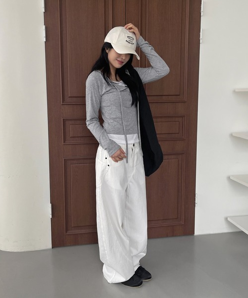 UNE MANSION(ユヌマンション)の「ボタンデザインレイヤード長袖Tシャツカットソー(Tシャツ/カットソー・レディース・ブラウン/ブラック/グレー・FREE)」の7枚目の写真