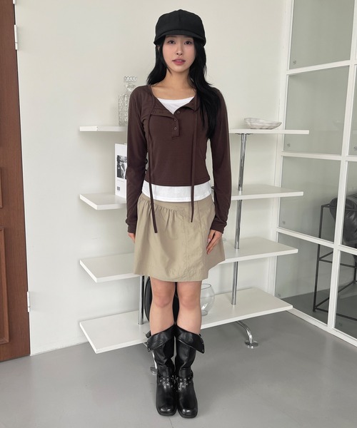 UNE MANSION(ユヌマンション)の「ボタンデザインレイヤード長袖Tシャツカットソー(Tシャツ/カットソー・レディース・ブラウン/ブラック/グレー・FREE)」の22枚目の写真
