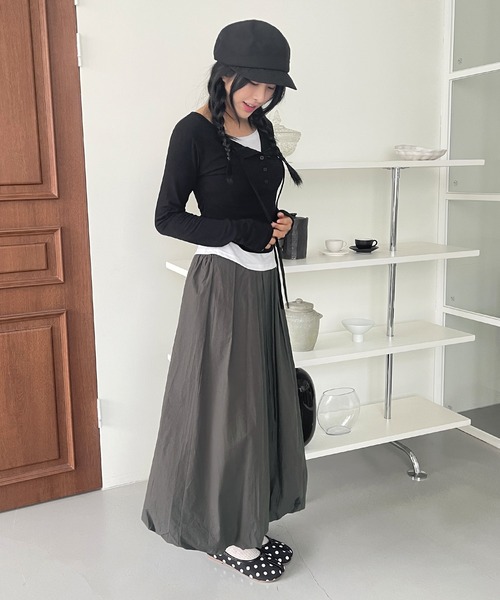 UNE MANSION(ユヌマンション)の「ボタンデザインレイヤード長袖Tシャツカットソー(Tシャツ/カットソー・レディース・ブラウン/ブラック/グレー・FREE)」の13枚目の写真