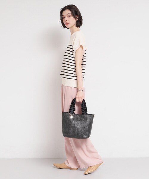 THE SHOP TK （ザ ショップ ティーケー ）の「雑材フリルハンドルトートバッグ（トートバッグ・レディース・ベージュ/ブラック/アイボリー・00）」の5枚目の写真
