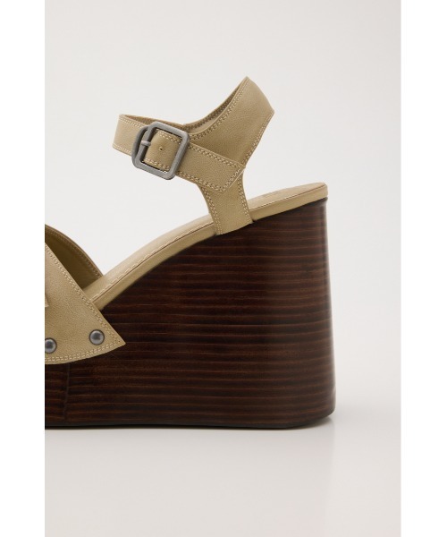 SLY（スライ）の「CHUNKY SOLE STUDS SANDAL チャンキーソールスタッズサンダル 春服 夏服（サンダル・レディース・ブラック/ベージュ・LARGE/MEDIUM/SMALL）」の16枚目の写真