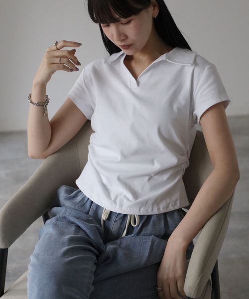 YENNA（イェンナ）の「襟付きサイドシャーリングポロTシャツ（Tシャツ/カットソー・レディース・チャコールグレー/ブラック/ホワイト/オートミール・FREE）」の2枚目の写真