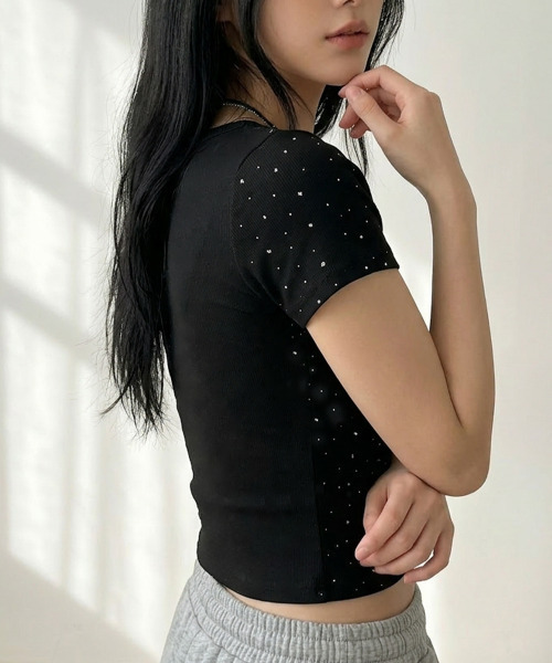 VIVID LADY（ビビッドレディー）の「ラインストーン カップイン クロップド丈 半袖Tシャツ（Tシャツ/カットソー・レディース・ホワイト/ブラック/グレー・FREE）」の15枚目の写真
