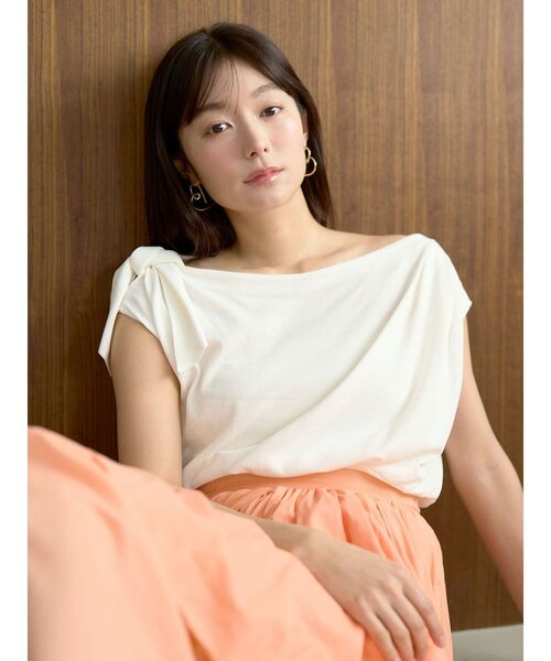 LAGUNAMOON(ラグナムーン)の「オフショルリボンドレープニット 【夏服】(ニット/セーター・レディース・ホワイト/ライトブルー/ブラック・FREE)」の9枚目の写真