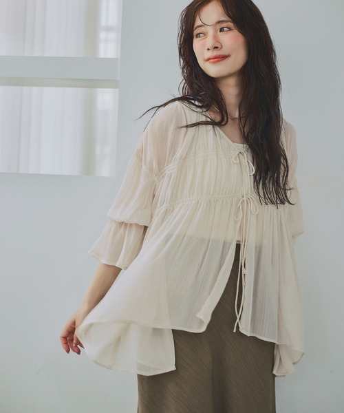 mysty woman(ミスティウーマン)の「フロントリボンシャーリングブラウス 797929(シャツ/ブラウス・レディース・ブラック/ホワイト系その他/ライトグリーン・FREE)」の1枚目の写真