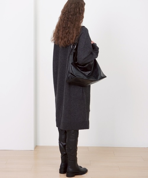Never mind the XU / Chikashitsu+(ネバーマインド ザ エックスユー / チカシツプラス)の「【HAH ARCHIVE】Contour Shoulder Bag(Faux Leather) / 【ハーアーカイブ】コントゥアワンショルダーバッグ(フォーレザー)(ショルダーバッグ・メンズ・ブラック・ONE SIZE)」の14枚目の写真