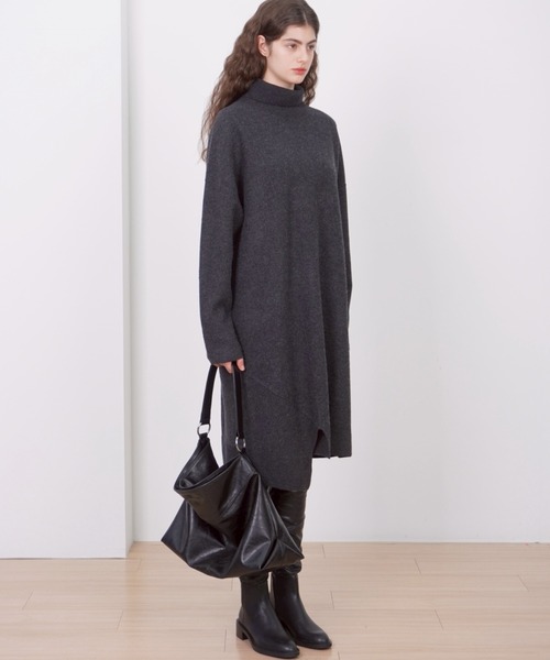Never mind the XU / Chikashitsu+(ネバーマインド ザ エックスユー / チカシツプラス)の「【HAH ARCHIVE】Contour Shoulder Bag(Faux Leather) / 【ハーアーカイブ】コントゥアワンショルダーバッグ(フォーレザー)(ショルダーバッグ・メンズ・ブラック・ONE SIZE)」の5枚目の写真