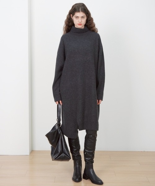 Never mind the XU / Chikashitsu+(ネバーマインド ザ エックスユー / チカシツプラス)の「【HAH ARCHIVE】Contour Shoulder Bag(Faux Leather) / 【ハーアーカイブ】コントゥアワンショルダーバッグ(フォーレザー)(ショルダーバッグ・メンズ・ブラック・ONE SIZE)」の6枚目の写真