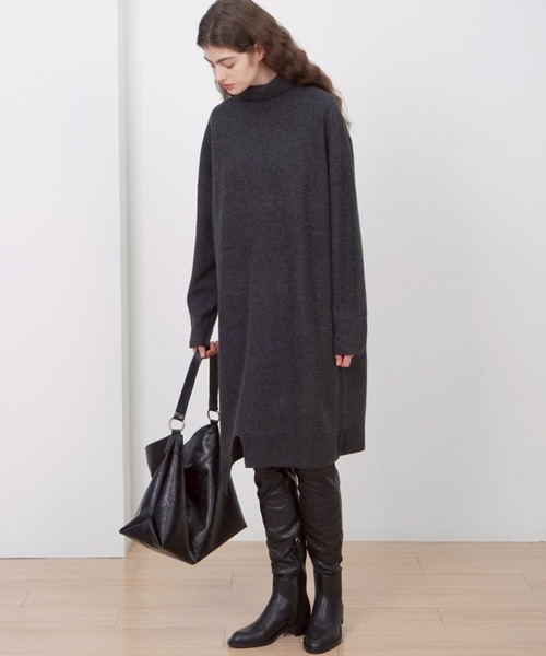 Never mind the XU / Chikashitsu+(ネバーマインド ザ エックスユー / チカシツプラス)の「【HAH ARCHIVE】Contour Shoulder Bag(Faux Leather) / 【ハーアーカイブ】コントゥアワンショルダーバッグ(フォーレザー)(ショルダーバッグ・メンズ・ブラック・ONE SIZE)」の7枚目の写真