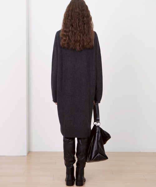 Never mind the XU / Chikashitsu+(ネバーマインド ザ エックスユー / チカシツプラス)の「【HAH ARCHIVE】Contour Shoulder Bag(Faux Leather) / 【ハーアーカイブ】コントゥアワンショルダーバッグ(フォーレザー)(ショルダーバッグ・メンズ・ブラック・ONE SIZE)」の2枚目の写真