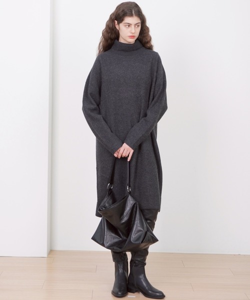 Never mind the XU / Chikashitsu+(ネバーマインド ザ エックスユー / チカシツプラス)の「【HAH ARCHIVE】Contour Shoulder Bag(Faux Leather) / 【ハーアーカイブ】コントゥアワンショルダーバッグ(フォーレザー)(ショルダーバッグ・メンズ・ブラック・ONE SIZE)」の9枚目の写真
