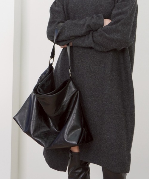 Never mind the XU / Chikashitsu+(ネバーマインド ザ エックスユー / チカシツプラス)の「【HAH ARCHIVE】Contour Shoulder Bag(Faux Leather) / 【ハーアーカイブ】コントゥアワンショルダーバッグ(フォーレザー)(ショルダーバッグ・メンズ・ブラック・ONE SIZE)」の12枚目の写真
