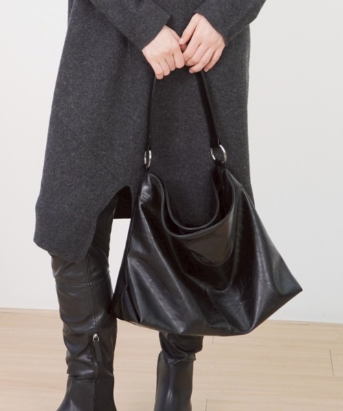 Never mind the XU / Chikashitsu+(ネバーマインド ザ エックスユー / チカシツプラス)の「【HAH ARCHIVE】Contour Shoulder Bag(Faux Leather) / 【ハーアーカイブ】コントゥアワンショルダーバッグ(フォーレザー)(ショルダーバッグ・メンズ・ブラック・ONE SIZE)」の11枚目の写真