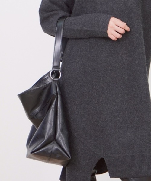 Never mind the XU / Chikashitsu+(ネバーマインド ザ エックスユー / チカシツプラス)の「【HAH ARCHIVE】Contour Shoulder Bag(Faux Leather) / 【ハーアーカイブ】コントゥアワンショルダーバッグ(フォーレザー)(ショルダーバッグ・メンズ・ブラック・ONE SIZE)」の22枚目の写真