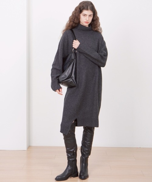 Never mind the XU / Chikashitsu+(ネバーマインド ザ エックスユー / チカシツプラス)の「【HAH ARCHIVE】Contour Shoulder Bag(Faux Leather) / 【ハーアーカイブ】コントゥアワンショルダーバッグ(フォーレザー)(ショルダーバッグ・メンズ・ブラック・ONE SIZE)」の19枚目の写真