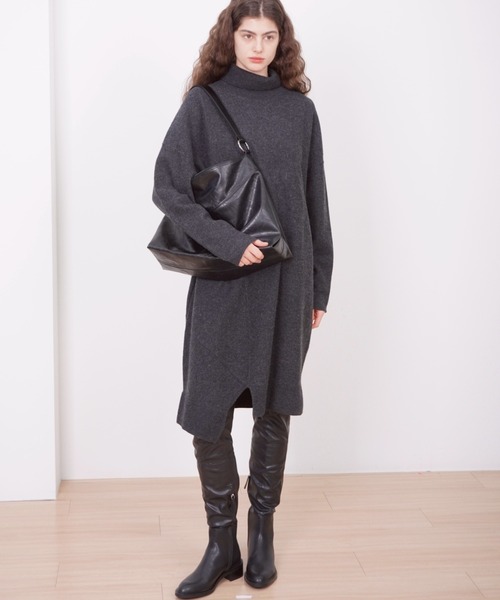 Never mind the XU / Chikashitsu+(ネバーマインド ザ エックスユー / チカシツプラス)の「【HAH ARCHIVE】Contour Shoulder Bag(Faux Leather) / 【ハーアーカイブ】コントゥアワンショルダーバッグ(フォーレザー)(ショルダーバッグ・メンズ・ブラック・ONE SIZE)」の18枚目の写真