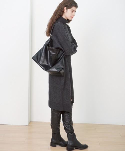 Never mind the XU / Chikashitsu+(ネバーマインド ザ エックスユー / チカシツプラス)の「【HAH ARCHIVE】Contour Shoulder Bag(Faux Leather) / 【ハーアーカイブ】コントゥアワンショルダーバッグ(フォーレザー)(ショルダーバッグ・メンズ・ブラック・ONE SIZE)」の21枚目の写真