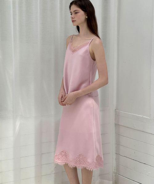 LAUTREDE MIN（ロートルドミン）の「Lautre Lace Satin flare Pink skirt（スカート・レディース・ライトピンク・X-SMALL/SMALL/MEDIUM）」の2枚目の写真