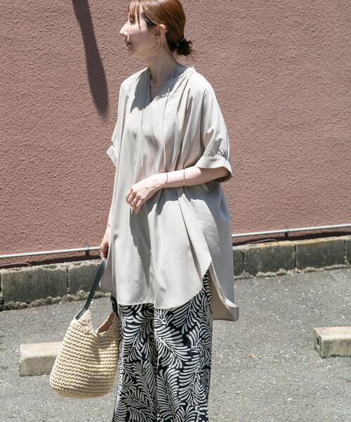 ITEMS URBANRESEARCH(アイテムズ アーバンリサーチ)の「スキッパーチュニックブラウス(シャツ/ブラウス・レディース・グレー系その他/ライトブルー/ネイビー・FREE)」の4枚目の写真