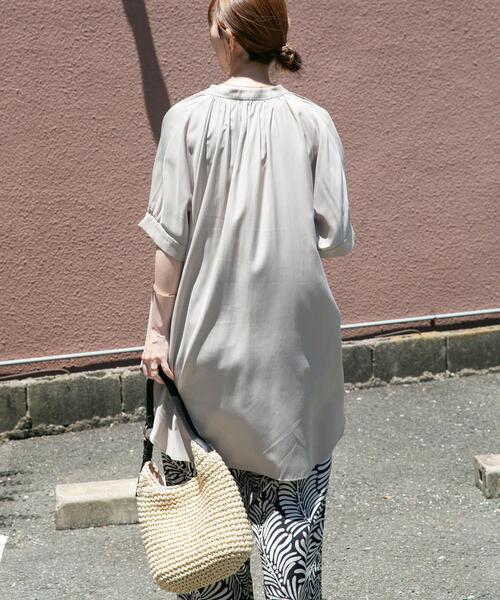 ITEMS URBANRESEARCH(アイテムズ アーバンリサーチ)の「スキッパーチュニックブラウス(シャツ/ブラウス・レディース・グレー系その他/ライトブルー/ネイビー・FREE)」の5枚目の写真