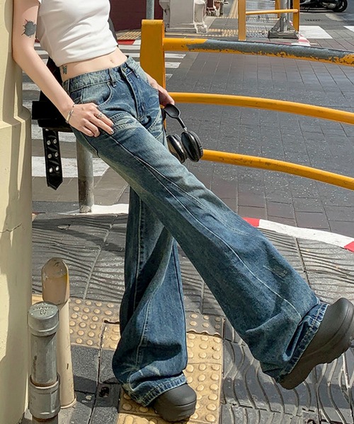 AVYL(アヴィル)の「フェードウォッシュルーズワイドデニム/ヴィンテージ 切替デザインフレアデニムパンツ(デニムパンツ・レディース・ブルー・S/M/L)」の7枚目の写真