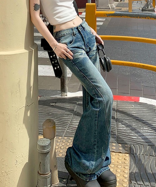 AVYL(アヴィル)の「フェードウォッシュルーズワイドデニム/ヴィンテージ 切替デザインフレアデニムパンツ(デニムパンツ・レディース・ブルー・S/M/L)」の4枚目の写真