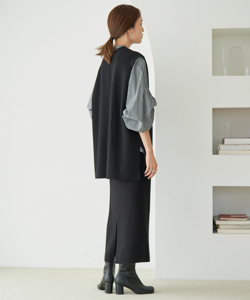 SLOBE IENA(スローブイエナ)の「《WEB限定カラーあり/追加》ダブルフェイスニットベスト(ベスト・レディース・チャコールグレー/キャメル/ブラック・FREE)」の21枚目の写真