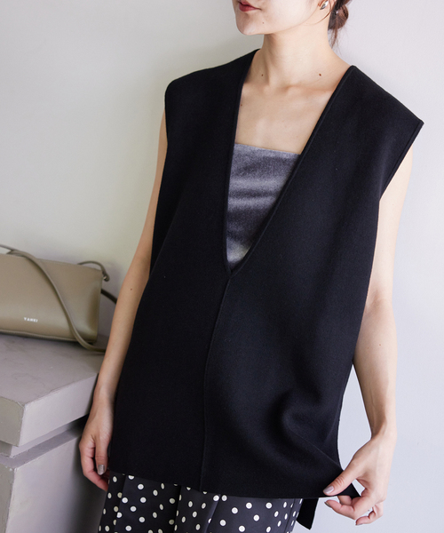 SLOBE IENA(スローブイエナ)の「《WEB限定カラーあり/追加》ダブルフェイスニットベスト(ベスト・レディース・チャコールグレー/キャメル/ブラック・FREE)」の12枚目の写真