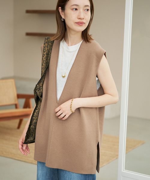 SLOBE IENA(スローブイエナ)の「《WEB限定カラーあり/追加》ダブルフェイスニットベスト(ベスト・レディース・チャコールグレー/キャメル/ブラック・FREE)」の16枚目の写真