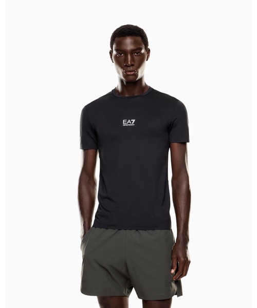 EMPORIO ARMANI EA7（エンポリオアルマーニイーエーセブン）の「【エンポリオ アルマーニ EA7】<オンライン限定>Dynamic Athlete クルーネックTシャツ VIGOR7テクニカルファブリック（Tシャツ/カットソー・メンズ・ブラック・XX-LARGE/X-LARGE/SMALL/X-SMALL/LARGE）」の2枚目の写真
