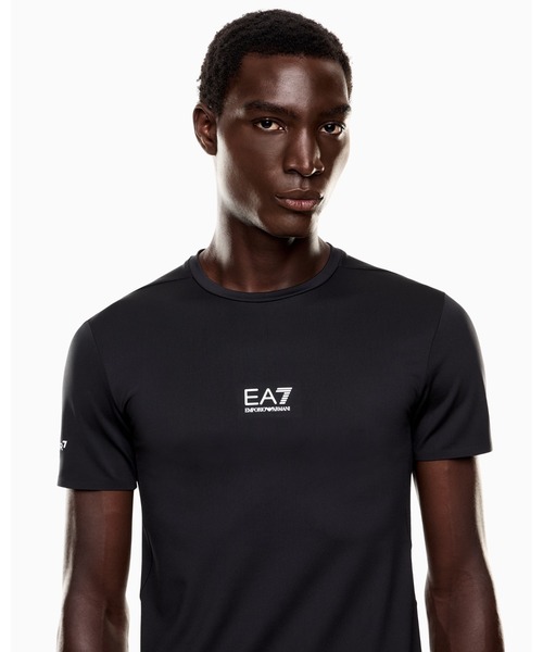 EMPORIO ARMANI EA7（エンポリオアルマーニイーエーセブン）の「【エンポリオ アルマーニ EA7】<オンライン限定>Dynamic Athlete クルーネックTシャツ VIGOR7テクニカルファブリック（Tシャツ/カットソー・メンズ・ブラック・XX-LARGE/X-LARGE/SMALL/X-SMALL/LARGE）」の4枚目の写真