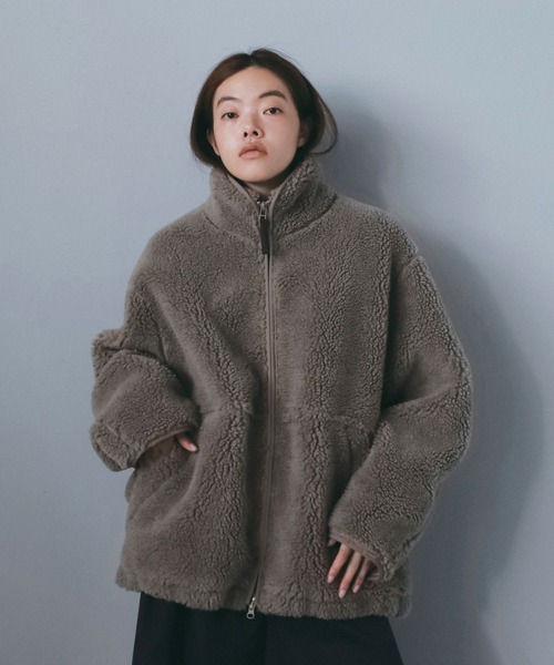 anuke(アンヌーク)の「Boa Zip Blouson(ブルゾン・レディース・チャコールグレー/ベージュ・38inch/36inch)」の2枚目の写真