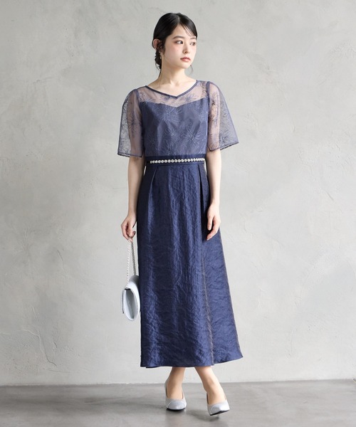 AIMER（エメ）の「フラワー刺繍チュール×ルミエールサテンフィット&フレアパーティードレス　結婚式　お呼ばれ　ドレス　20代 30代（ドレス・レディース・ブルーグレー/ネイビー/ブラウン・MEDIUM）」の3枚目の写真