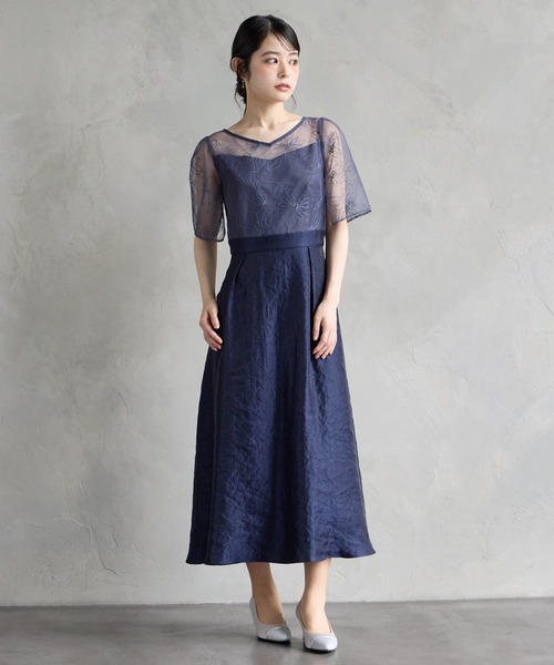 AIMER（エメ）の「フラワー刺繍チュール×ルミエールサテンフィット&フレアパーティードレス　結婚式　お呼ばれ　ドレス　20代 30代（ドレス・レディース・ブルーグレー/ネイビー/ブラウン・MEDIUM）」の21枚目の写真