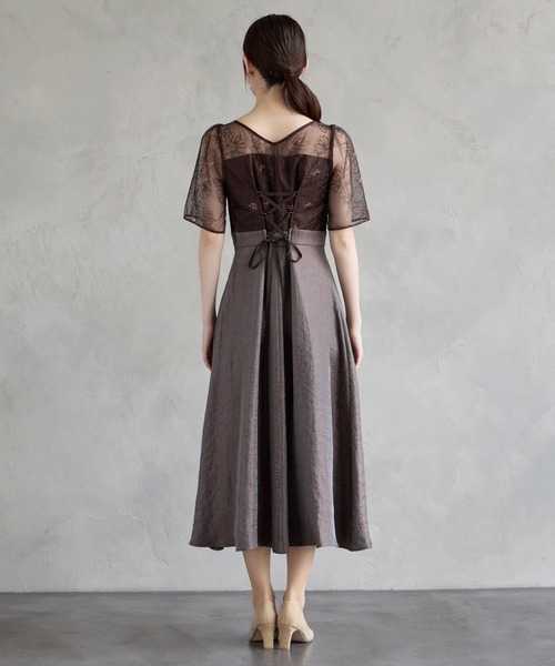 AIMER（エメ）の「フラワー刺繍チュール×ルミエールサテンフィット&フレアパーティードレス　結婚式　お呼ばれ　ドレス　20代 30代（ドレス・レディース・ブルーグレー/ネイビー/ブラウン・MEDIUM）」の15枚目の写真