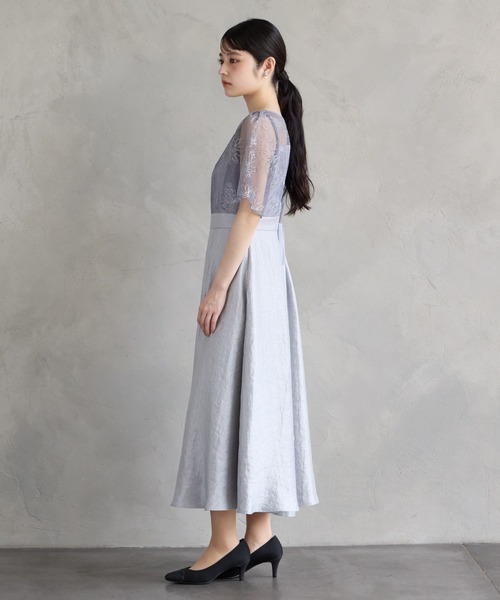 AIMER（エメ）の「フラワー刺繍チュール×ルミエールサテンフィット&フレアパーティードレス　結婚式　お呼ばれ　ドレス　20代 30代（ドレス・レディース・ブルーグレー/ネイビー/ブラウン・MEDIUM）」の9枚目の写真