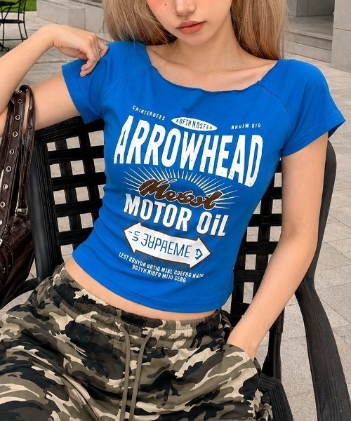 SHEENA(シーナ)の「ワイドネックヴィンテージライクロゴコンパクトTシャツ(Tシャツ/カットソー・レディース・ブルー・M)」の3枚目の写真