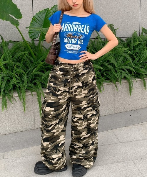 SHEENA(シーナ)の「ワイドネックヴィンテージライクロゴコンパクトTシャツ(Tシャツ/カットソー・レディース・ブルー・M)」の10枚目の写真