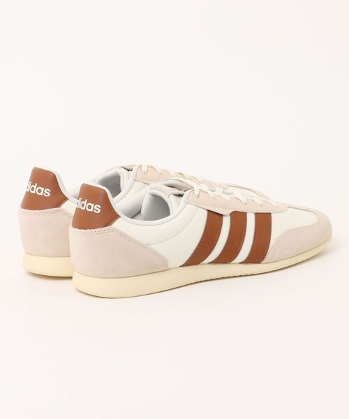 adidas（アディダス）の「【adidas】BARREDA LO（スニーカー・メンズ・オフホワイト・28.0cm/27.5cm/27.0cm/26.5cm/26.0cm）」の2枚目の写真